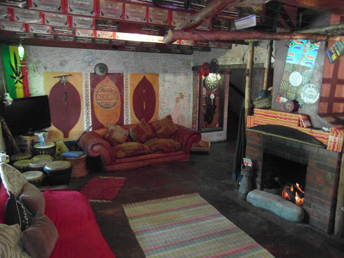 Dijembe Backpackers Lodge Stormsrivier Eksteriør billede